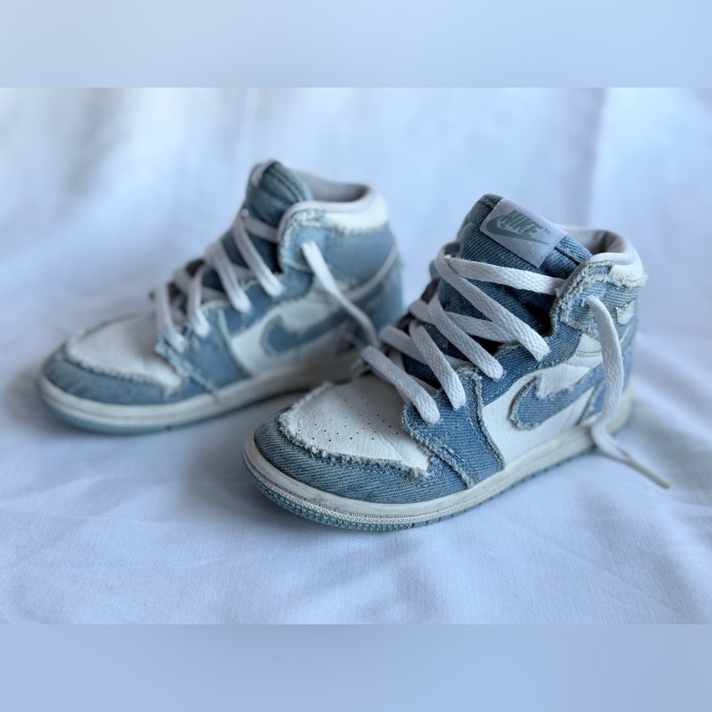 Nike Air Jordan 1 Retro High OG 'Denim' for toddlers.